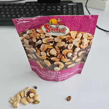 BİM Simbat Kuruyemişin İçinden Taş Çıktı