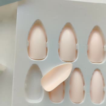 Rose Cosmetic Eksik Ürün: Takma Tırnak Paketi Yapıştırıcısız Geldi