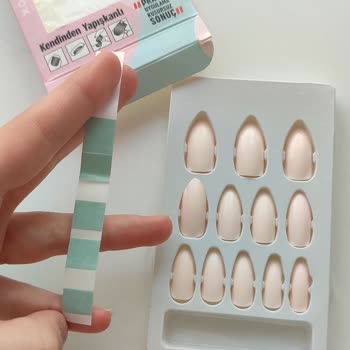 Rose Cosmetic Eksik Ürün: Takma Tırnak Paketi Yapıştırıcısız Geldi