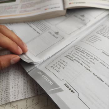 TKM Akademi Sayfa Yaprakları Tek Tek Kopuyor