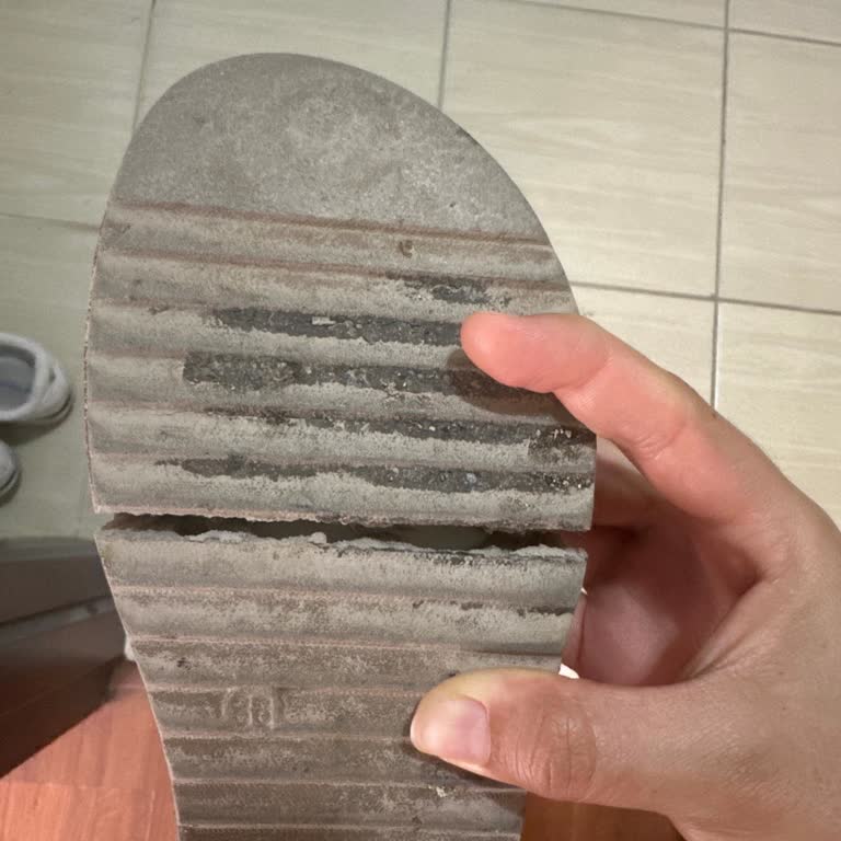 FLO Mağazacılık Sandalet Kalitesizlik Şikayeti