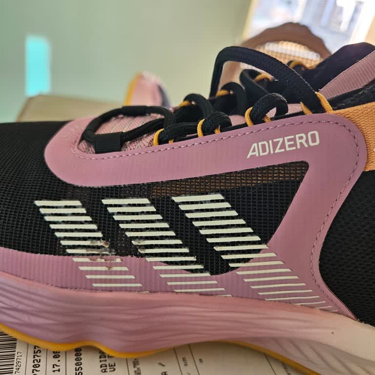 Adidas Basketbol Ayakkabısında İlk Günden Deformasyon!