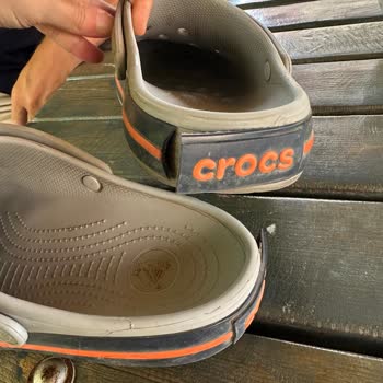 A101 Crocs Terliklerin Arkasında Durmuyor