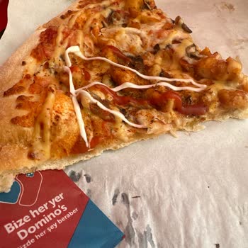 Florya Şenlikköy Domino's'ta Pişmemiş Tavuklu Pizza Şoku