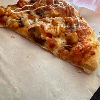 Florya Şenlikköy Domino's'ta Pişmemiş Tavuklu Pizza Şoku
