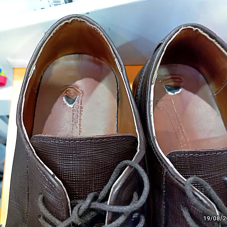 FLO Ayakkabı Yeni Alınan Ayakkabının Hızla Yıpranması Ve Mağaza İlgisizliği