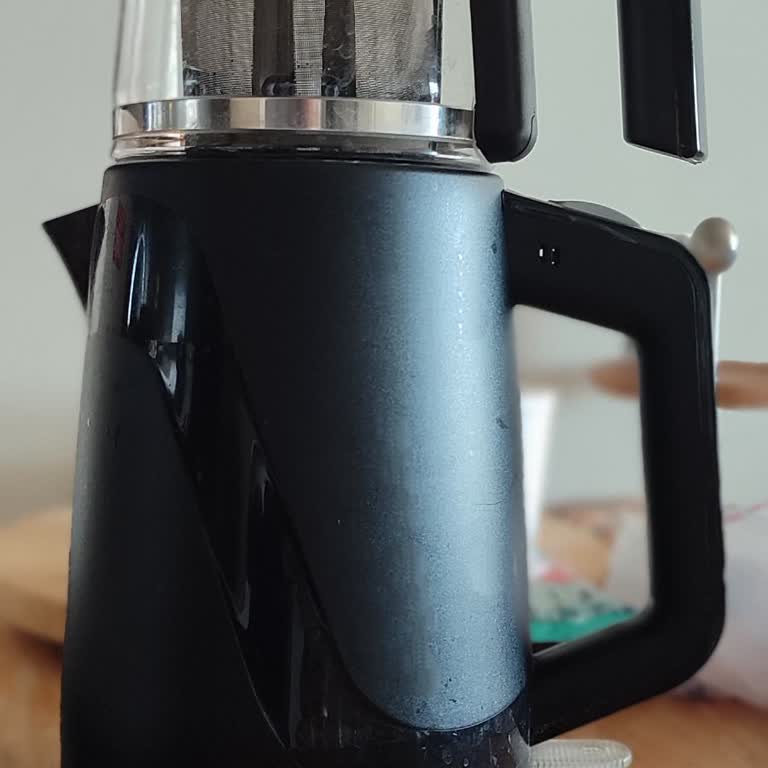 Arzum Jollietea Sürekli Şalter Attırıyor