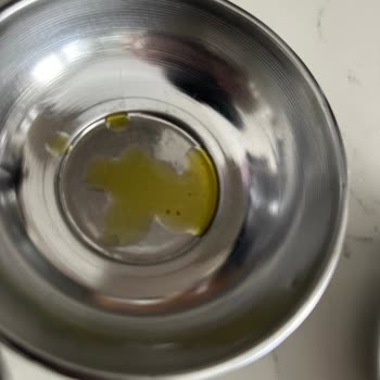 Gratis Online'ın Bozuk Kedi Vitaminleri Satması