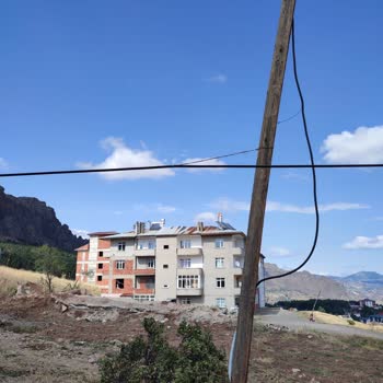 Türk Telekom Saha Ekibi Kablolarla İlgilenmiyor