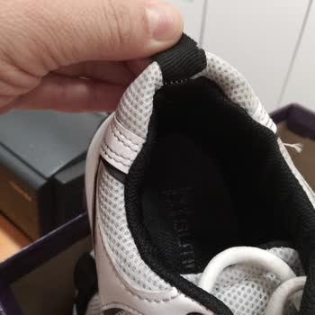 FLO Butigo Spor Ayakkabı Hatalı Dikiş