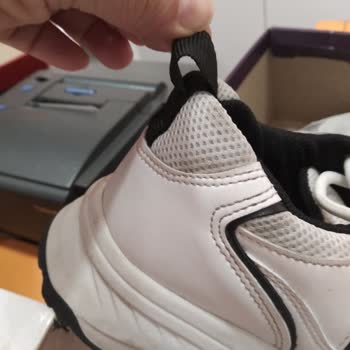 FLO Butigo Spor Ayakkabı Hatalı Dikiş