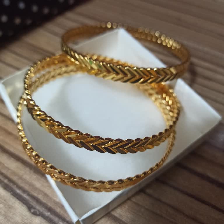 Sosyete Takıcısı İsimli Web Ve Instagram Sayfalarından Şikayetçiyim.