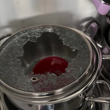 Karaca Züccaciye Cam Kapak Kendiliğinden Kırıldı