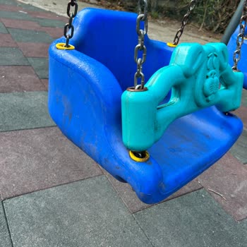 Eyüp Belediyesi Koreliler Çocuk Parkında Çocuklarımız Tehlike Altında!
