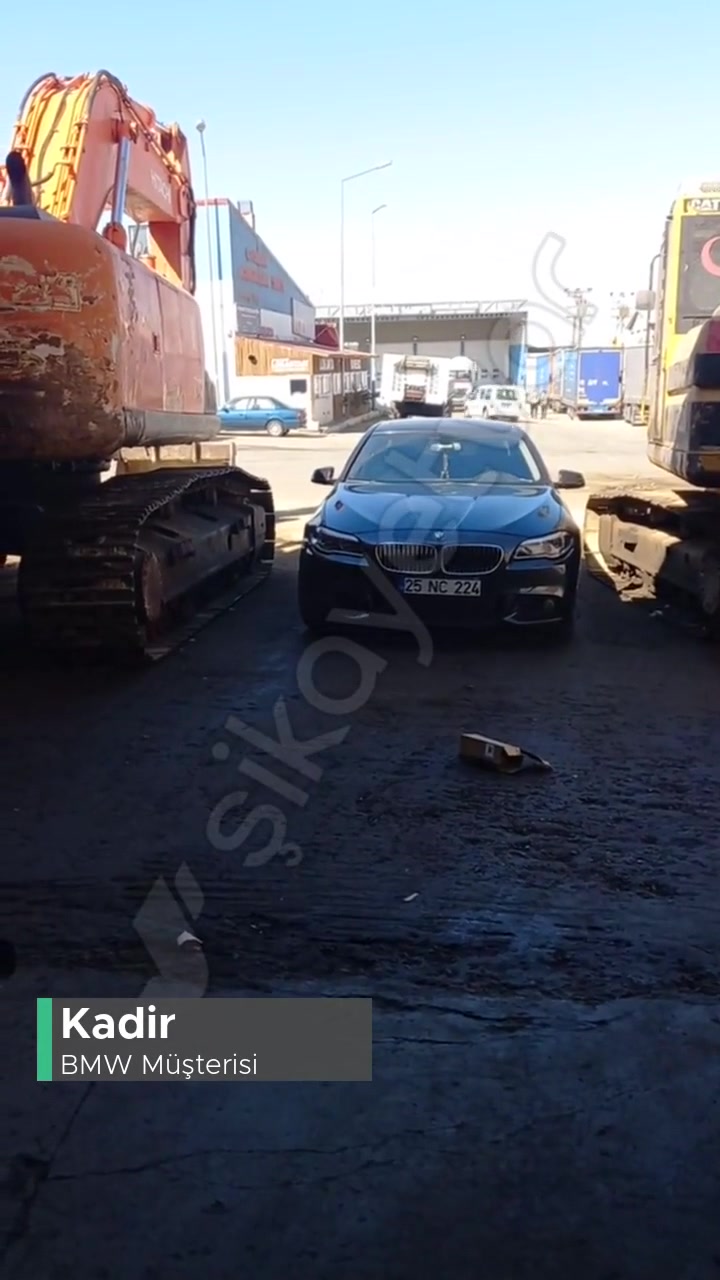 BMW Sadece Ön Işıklar Arada Bir Dörtlü Yanıyor! videonun kapak resmi