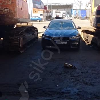 BMW Sadece Ön Işıklar Arada Bir Dörtlü Yanıyor!