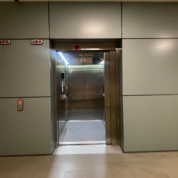 Beylikdüzü Devlet Hastanesi Asansörleri Kırmızı Etiketli!