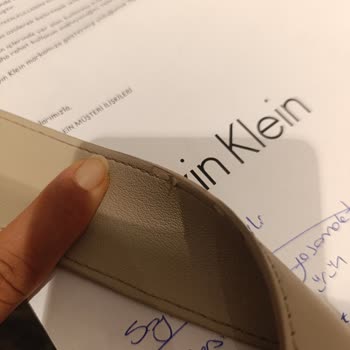 Calvin Klein Çanta Deri Soyulması