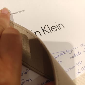 Calvin Klein Çanta Deri Soyulması