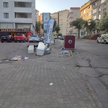 Kartal Belediyesinde Ki Çöpler Toplanmıyor Her Yer Pislik İçinde