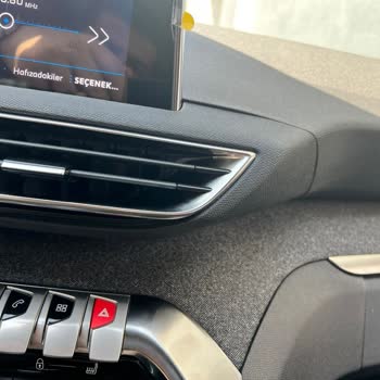 Peugeot 3008 Multimedya Ekranı Kronik Arızalı
