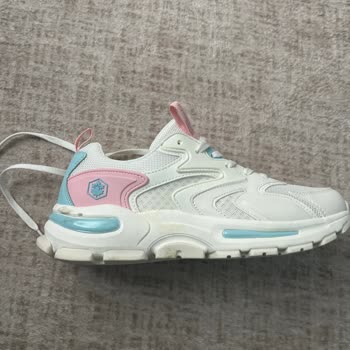 FLO Ayakkabı FLO/ In Street Yanlış Ürün Gönderdi 2. Siparişte De Lekeli Ürün Geldi.