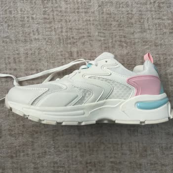 FLO Ayakkabı FLO/ In Street Yanlış Ürün Gönderdi 2. Siparişte De Lekeli Ürün Geldi.