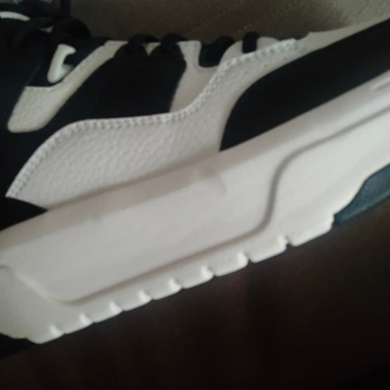 FLO Dan Aldığımız Lotto Marka Üründeki Deforme