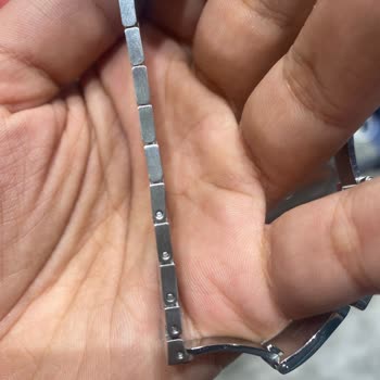 Konyalı Saat Çizik Kordonlu Ürün