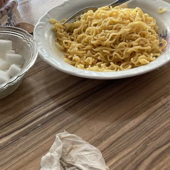 İndomie Noodle İçinden Kurt Çıktı