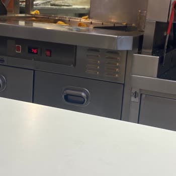 Zorlu Center Popeyes'de Hijyen Ve Hizmet Sorunları
