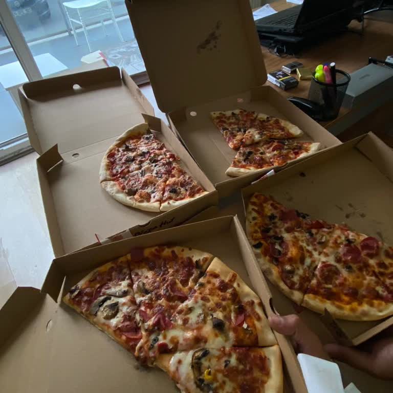 Pizza Hut Esenyurt / Güzelyurt Şubesi