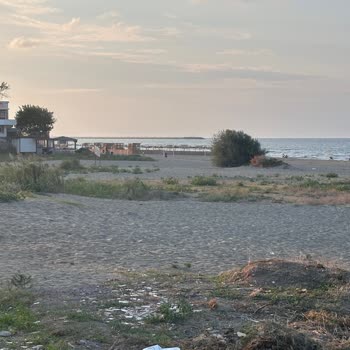 Karasu Belediyesi Uykuda, Sahillerde Tuvalet Çeşme Yok, Pislik İçinde!