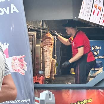 Öncü Döner Hijyen Sorunu: Pişmiş Et Üzerinde Çiğ Et