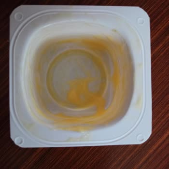 Danette Muzlu Pudingin İçinden Çıkan Ne Olduğu Belli Olmayan Parçalar