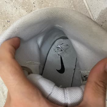 Nike 10 Ayda Topuk Kısmının İç Tabanı Yırtıldı