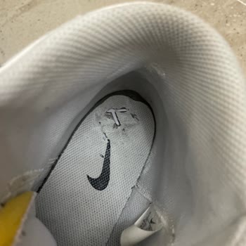 Nike 10 Ayda Topuk Kısmının İç Tabanı Yırtıldı