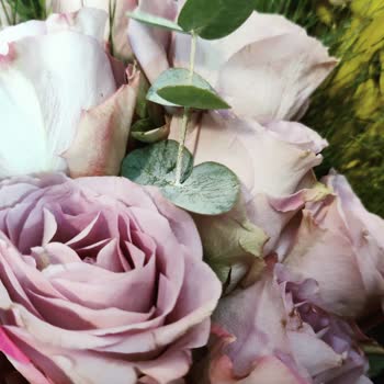 Taze Çiçek Verilen Siparişten Alakasız Ürünü Zamanında Teslim Edemiyor