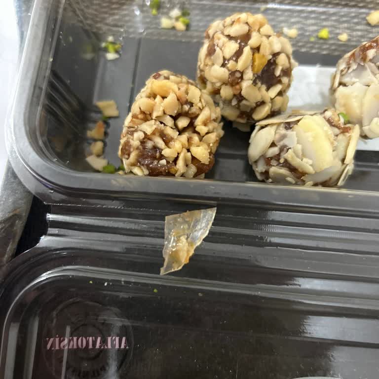 Tuğba Kuruyemiş Ürünün İçinden Cam Çıktı!