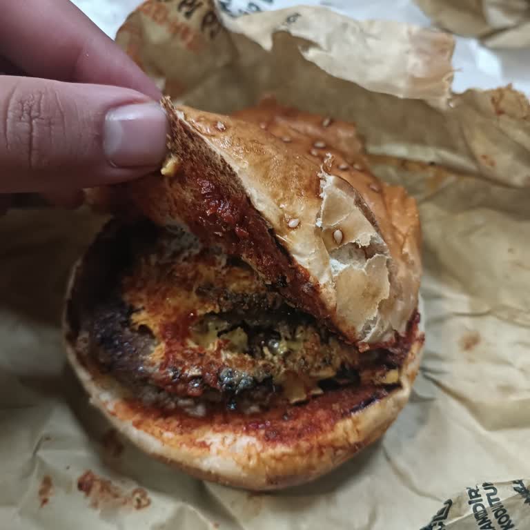 Köfteci Yusuf Koku Ve Sos Kullanılması