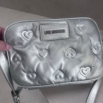 Moschino Çanta Yıpranmış, As Kullanıma Rağmen