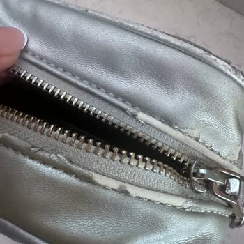 Moschino Çanta Yıpranmış, As Kullanıma Rağmen