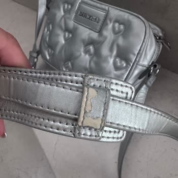 Moschino Çanta Yıpranmış, As Kullanıma Rağmen