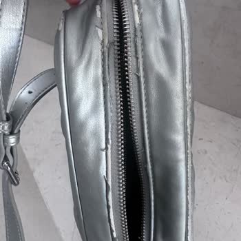 Moschino Çanta Yıpranmış, As Kullanıma Rağmen