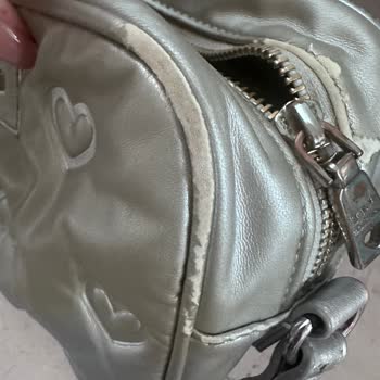 Moschino Çanta Yıpranmış, As Kullanıma Rağmen