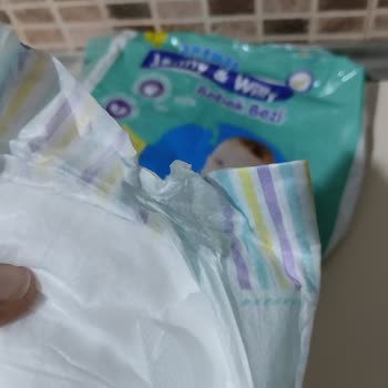 Jenny & Willy Bezlere Yapışkanlar Bulaşmış