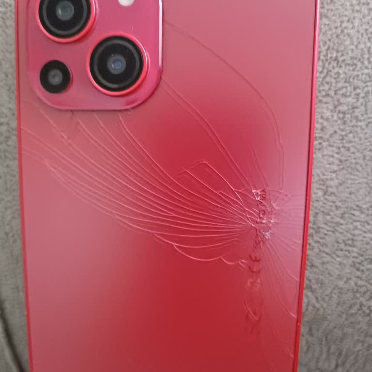 Reeder Arka Kapak Çatladı