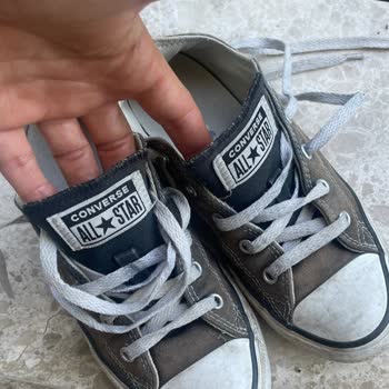 Converse Çocuk Ayakkabısı 4-5 Giyilmeden Sonra Renk Değişimi Olması