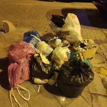 Zeytinburnu Belediyesi Çöp Konteyneri Koyulmuyor