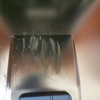 Vestel Bulaşık Makinesi İç Kapağında Donmuş Yağ Çamura Benzer Leke